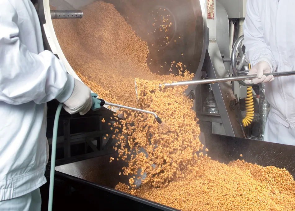 納豆を製造する様子