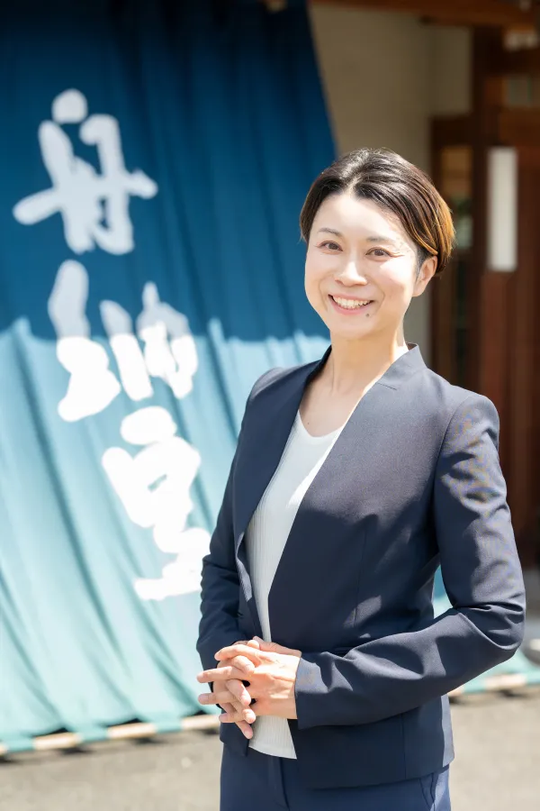 取締役三次諒子の顔写真