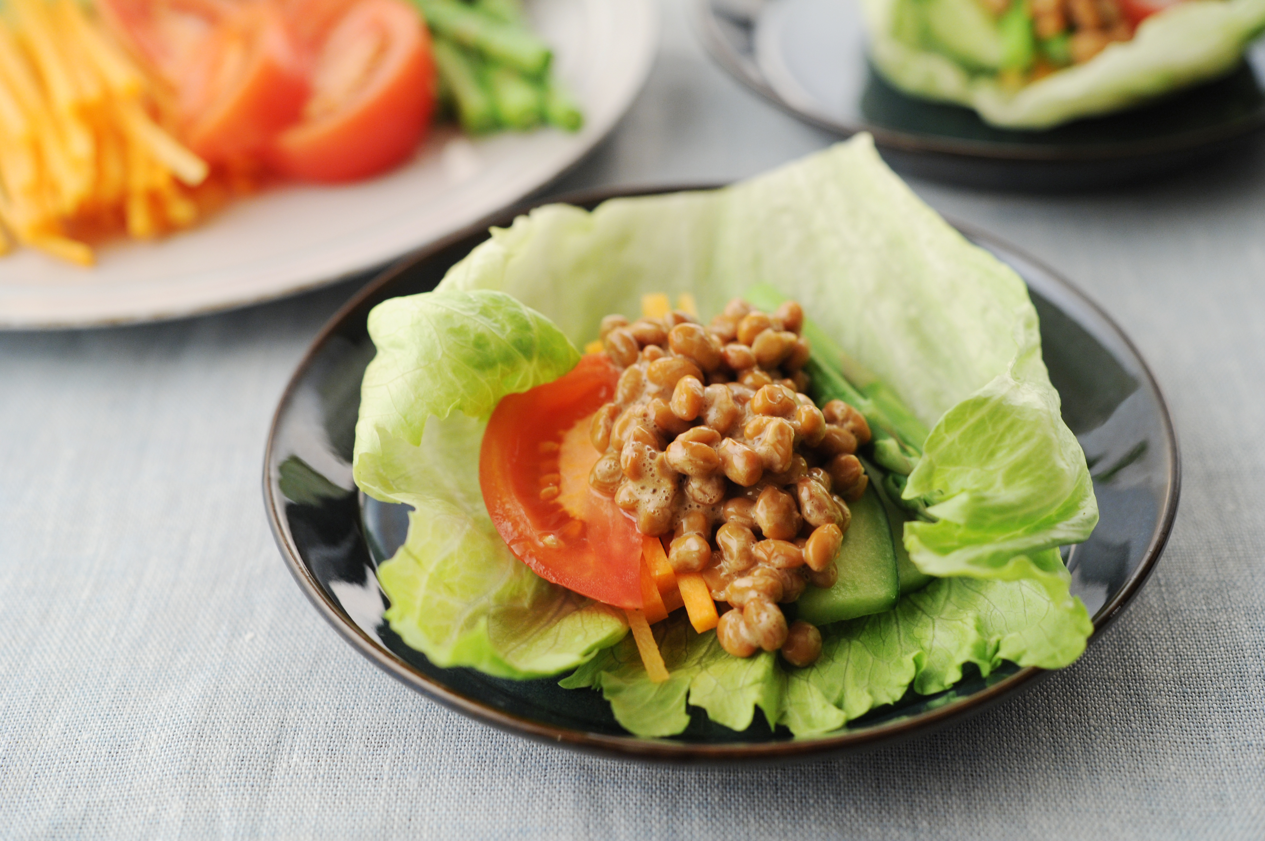 夏野菜の手巻き納豆サラダ 舟納豆キッチン