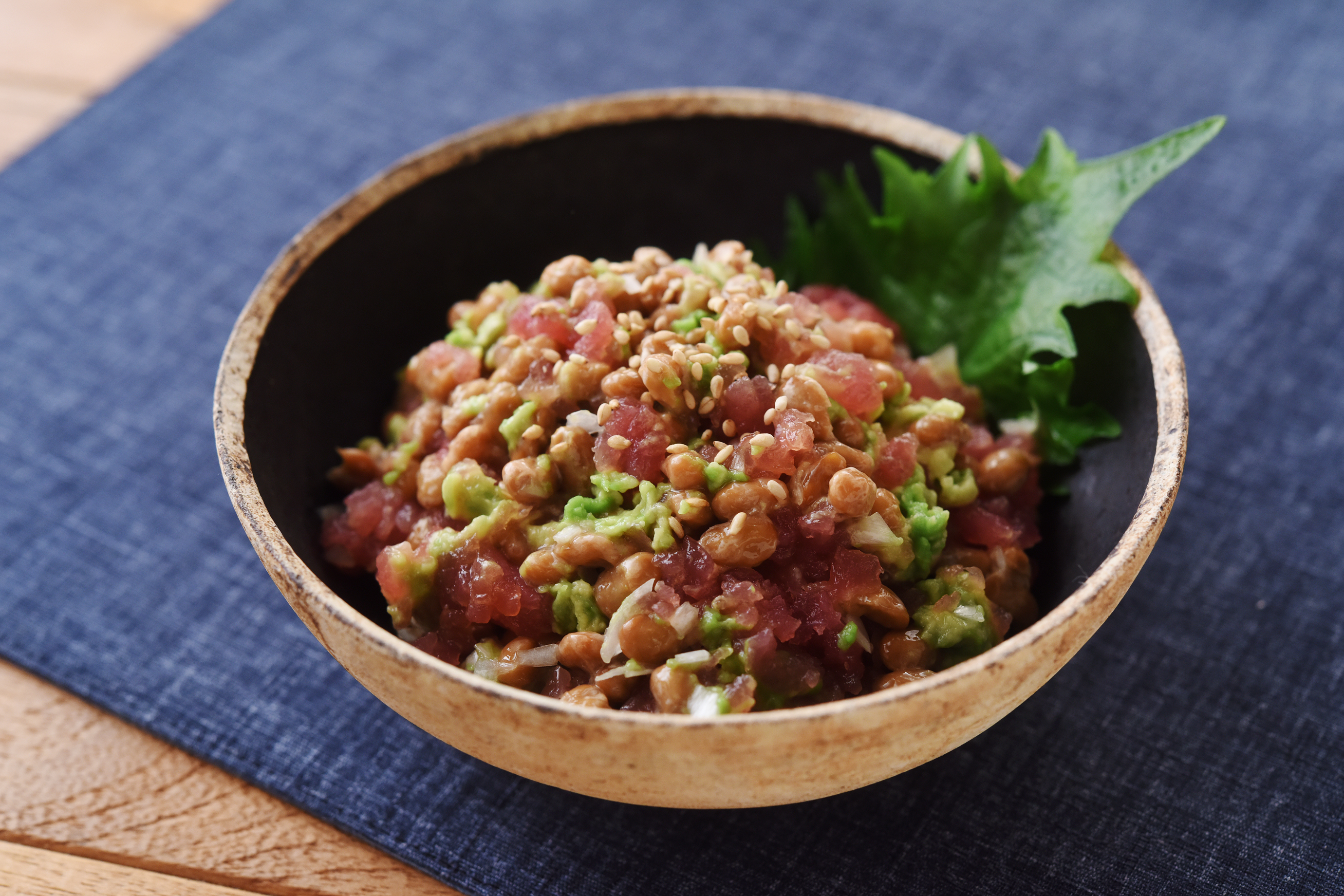 ビールのおつまみに アボカドとまぐろ納豆 舟納豆キッチン